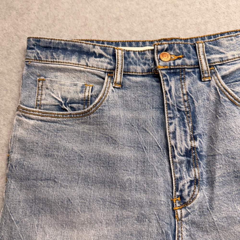 Anthropologie Pilcro Denim Shorts Light Wash Distressed Raw Hem Size 28 - Picture 3 of 10